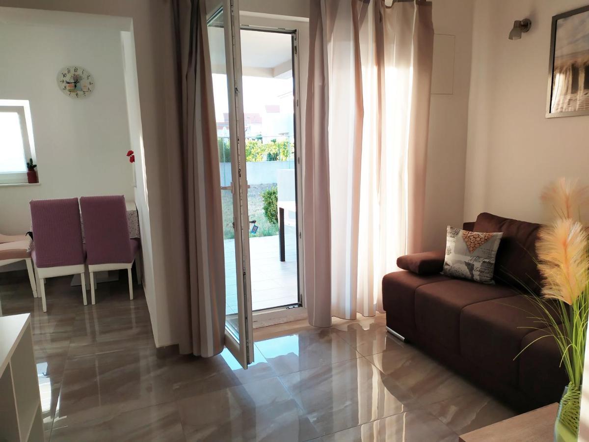 Apartmani Mira 宁 外观 照片