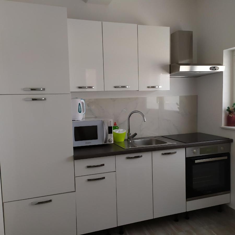 Apartmani Mira 宁 外观 照片