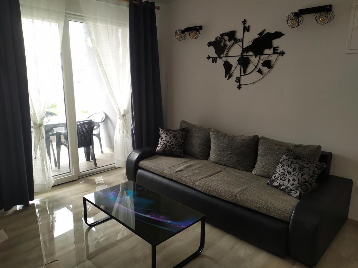 Apartmani Mira 宁 外观 照片