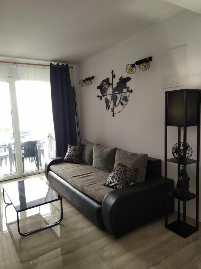 Apartmani Mira 宁 外观 照片