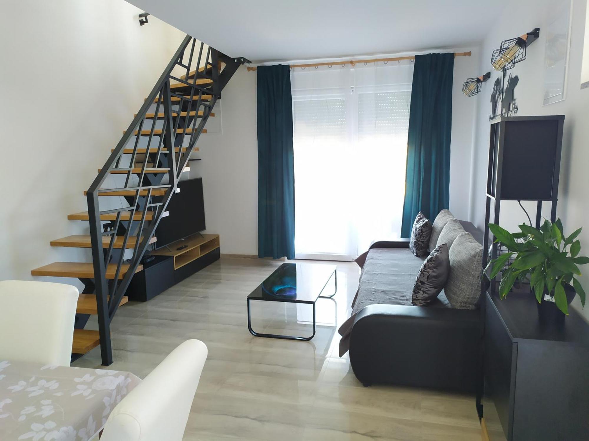 Apartmani Mira 宁 外观 照片